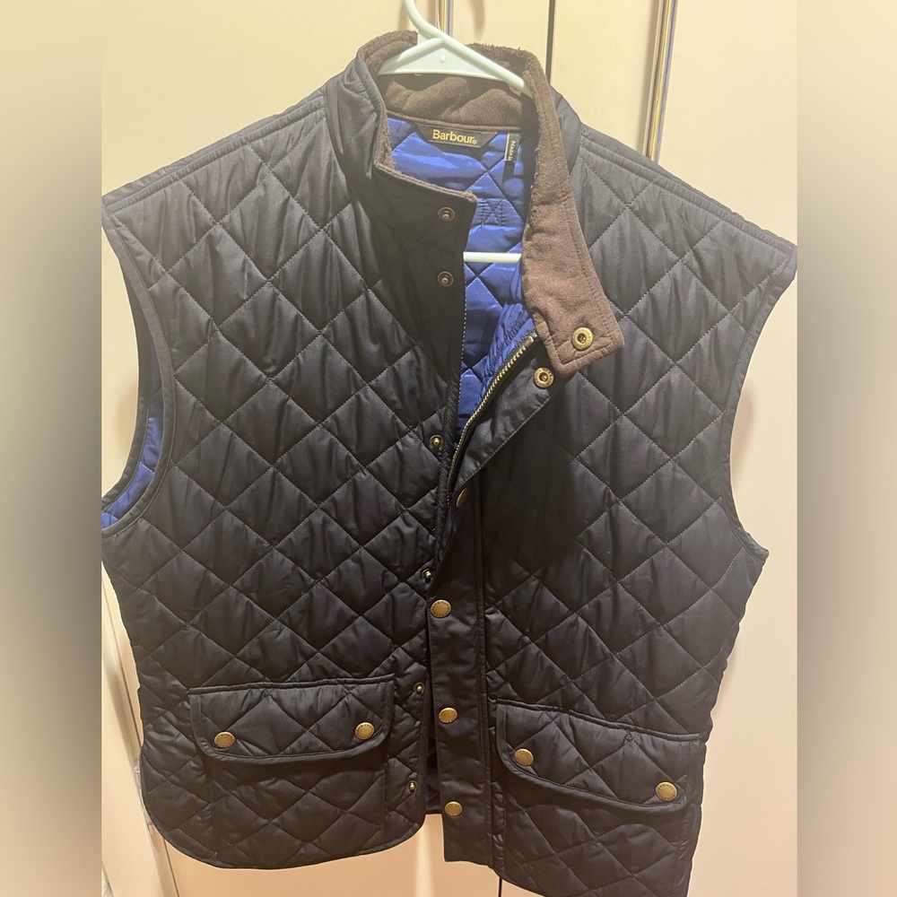 Mens Barbour navy quilted vest.